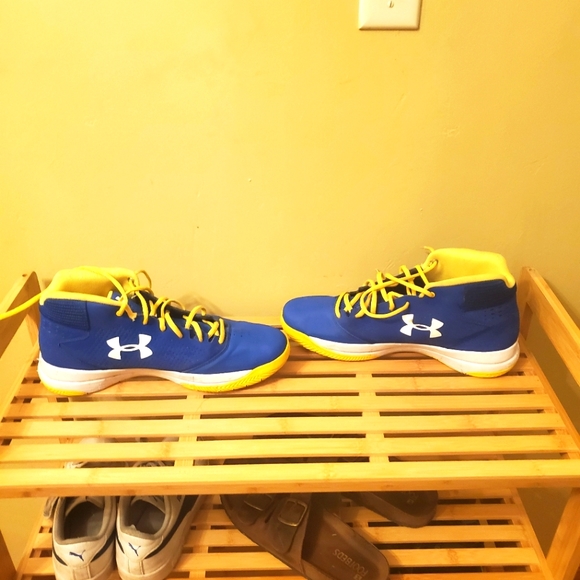 EUC Under Armour Basketball Shoes - Picture 4 of 6